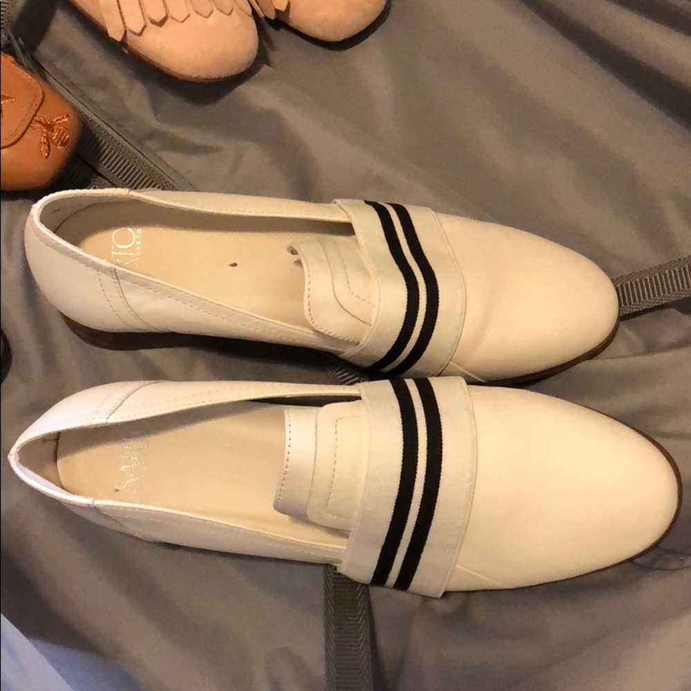 White flat shoes
